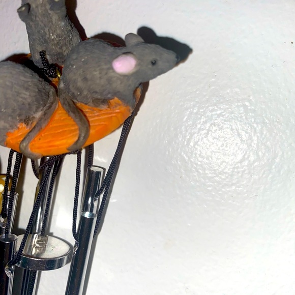 Realistic looking mouse and cat wind chime - Picture 4 of 6